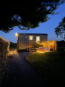 Sheelin Huts Blue, Hot-tub available From 1st April until 1st November - Image 1