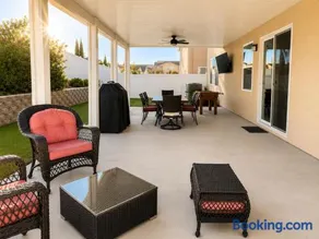 Windridge Manor - Wine Country Retreat with 6 Beds, Garden, Pool, Games & BBQ - Image 2