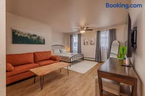 Historic Chic Downtown Suite - Image 1