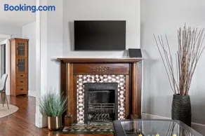 Lockerbie Townhome - Steps to Mass Ave - Sleeps 8 - Family Friendly - Image 3