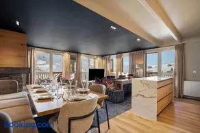 Luxurious Apartment with Ski-In and Out Access in Centre - Image 3