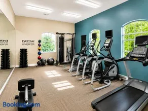 Private Room & Bathroom in Shared Apartment with Pool Sauna and Gym - Image 3