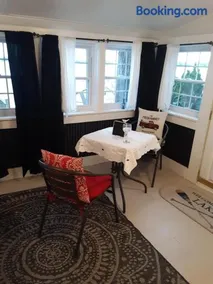 Charlie's Perch -Charming Lakewood Cottage - Image 2