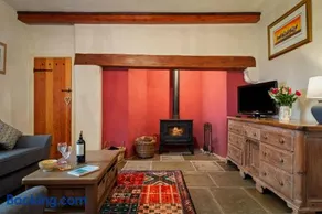 Oysterlow - A beautiful country cottage with estuary views and enclosed garden - Image 3