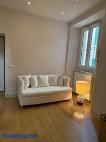 Luxury Apartment in Moltrasio Center - Image 4