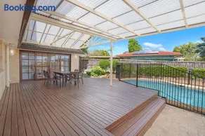 Sunny 5BR House with Private Pool in Carlingford - Image 2