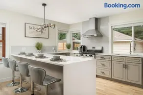 Modern Nest - Cozy & Free Parking - Image 1