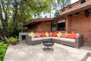 Incredible Property with Huge Garden and Pool! - Image 2