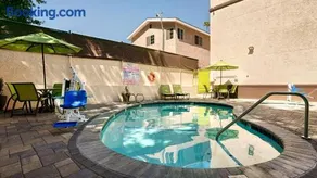 Glenrrock Inn And Suites - Image 3