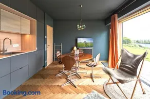 Apartment mit Garten, Terrasse und Grill | Seeblick | Perfekt für die Arbeit von Zuhause - Image 1