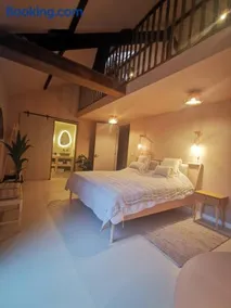 Mera Luxe Wellness B&B, Ibiza-Bohemian Style Suites, Adults Only, optioneel prive Outdoor Wellness, Massage, Vuurkorf, gratis fles Wijn of Bubbels - Image 1