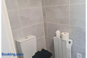 Rural County Sligo Studio Sleeps 2 with Parking - Image 3