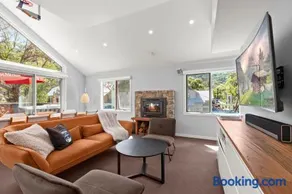 Feathers Lodge - Image 2
