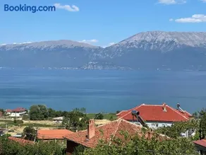 Villa Vista Lago - Image 1