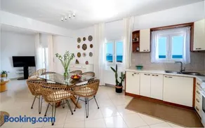 Beachfront Elegance for families by Coastal Key - Image 3