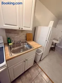 Stylish Apartment Near Widener & I-95 - Image 2