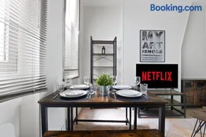 Heart of Paris 1BR-4P Le Marais 7 Free Netflix - Image 1
