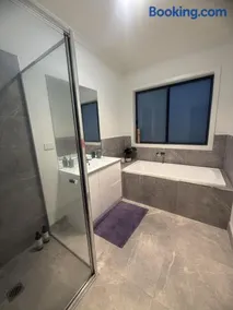 Peaceful Private Room in Wyndham Vale - Image 3
