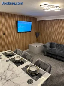 2 Bedroom Lavish Apartment Prince Street Bridlington Sleeps 5 Netflix HARBOUR LOCATION - Image 2