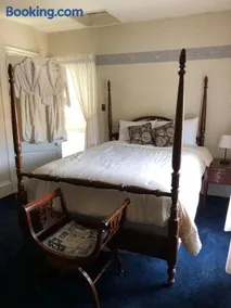 Carriage House Bed and Breakfast - Image 2