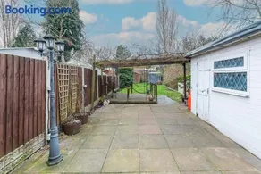 Fabulous 3 Bedroom House Near Black Country Museum Contractors & families - Image 5
