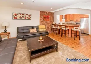Luxury 2 Bedroom 2 Bath Townhouse in Manhattan - Image 1