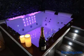La Suite, love room, Grand Jacuzzi, port de plaisance de Saint Valery En Caux - Image 1