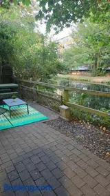 1 bed flat, free parking, canalside, sleeps 2 - Image 3