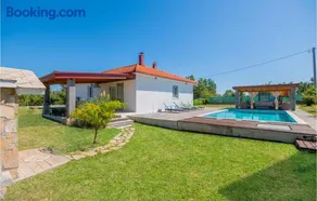 Three-Bedroom Holiday Home In Vinjani Gornji - Image 1