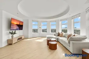 Modern Muse - Huge 3BR Apartment in Heart of SM - Image 1