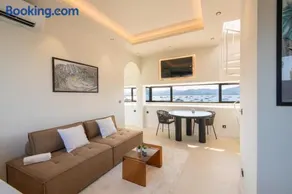 Apartment with panoramic sea view and rooftop - Image 2