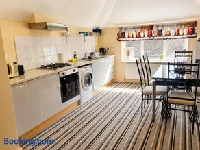 The Loft Retreat 3BR Apartment for 7 Guests - Image 5