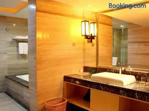 Dongguan Royal Metropolitan Hotel - Image 2