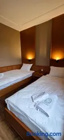 Nature & Lake Retreat - Image 4