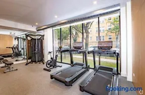 Steps from the Lake Edgewater Modern 2BD 2BA - Image 3