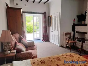 Spacious double en-suite - Image 5