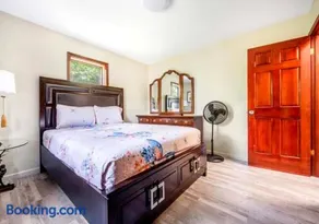 3500sqft Garden View Villa with Fire Pit near Tobyhanna Lake and Kalahari Resort - Image 1