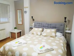 "ApartaCuento" Parking, Wifi y Terraza Casco Antiguo - Image 1