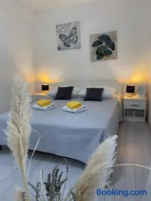 Rural Apartment Ante - Image 1