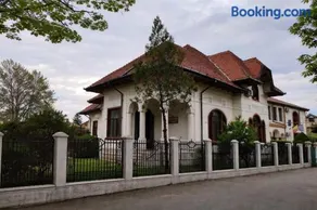 Vintage House Apart - Image 2