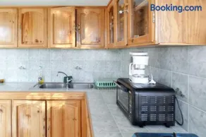 Spacious Apartment in Calodyne with Enclosed Garden - Image 3