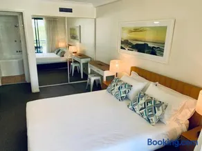 Gold Coast Calypso Resort, Coolangatta Beach - Image 4