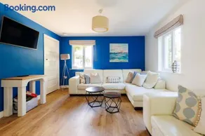 Lux Countryside Haven Mins to Beach Garden - Image 2