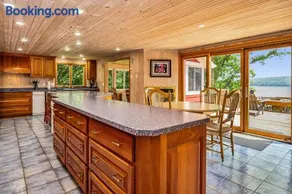Lake house w/ indr pool and jacuzzi - Image 2