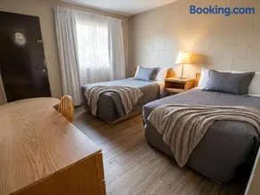 Cedar Inn - Image 2