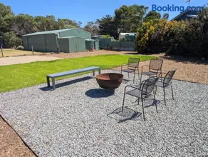 Banksia Lakeview Retreat - Image 2