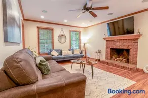 4 Beds ,King Bed, Tvs, Kids essentials, office, Grill, Crib, in Bond park ,PNC Arena - Image 3