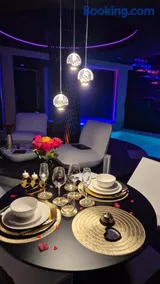Suite de luxe érotique chic - Image 1