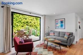 Attractive 2 storey, 2 bedroom barn in Long Melford - Image 3