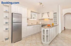 Leonoras House - Image 3